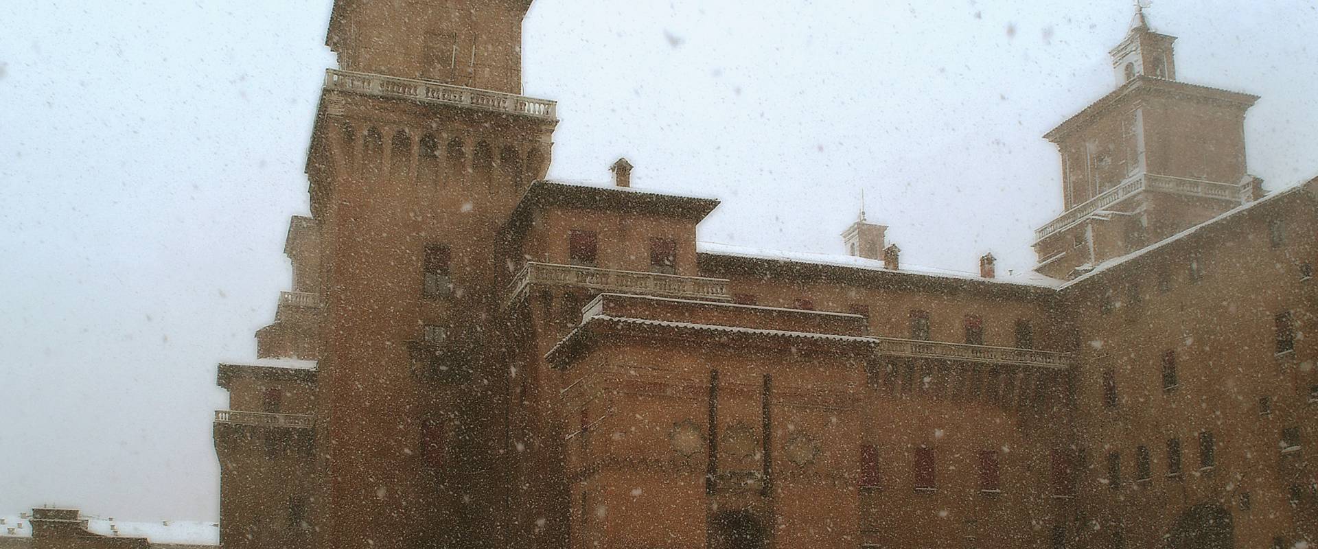 Castello Estense con la neve foto di baraldi
